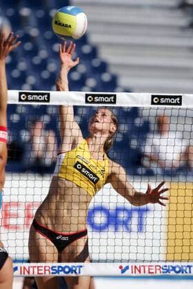 Sara Goller (Deutschland) - Schmetterball Beachvolleyball WM Damen Swatch FIVB Weltmeisterschaft 2005, Beach Einzelbild Berlin