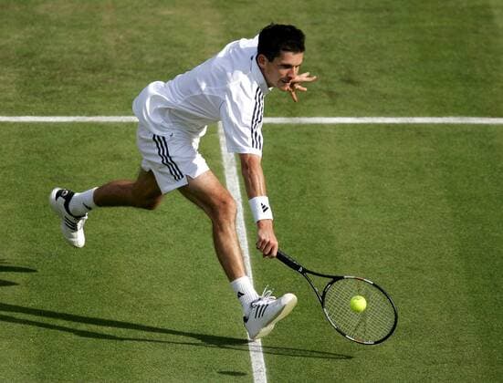 Tim Henman (Großbritannien) - Rückhandvolley Tennis Herren All England Championships 2005, Grand Slam, ATP Tour, Rasen, Rasenplatz, Rasentennis, Rasenturnier Einzelbild Wimbledon London