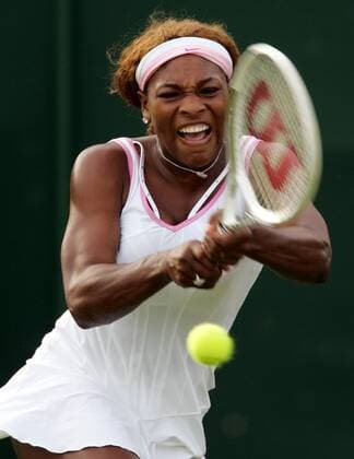 Serena Williams (USA) - beidhändige Rückhand Tennis Damen All England Championships 2005, Grand Slam, WTA Tour Einzelbild Wimbledon London Dynamik, Anstrengung,