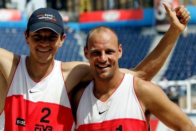 Siegesjubel Thorsten Schön (li.) und Marvin Polte (beide Deutschland) Beachvolleyball Herren Swatch FIVB Weltmeisterschaft 2005, Beach Gruppe Berlin Freude,
