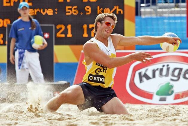 David Klemperer (Deutschland) verpasst den Ball Beachvolleyball Herren Swatch FIVB Weltmeisterschaft 2005, Beach Einzelbild Berlin Abwehr,
