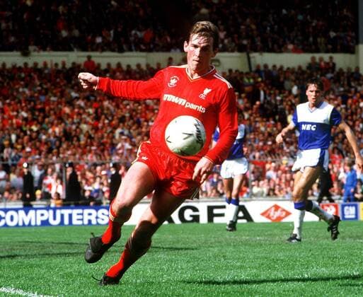 Kenny Dalglish (Liverpool) am Ball -  Fußball Herren FA Cup Finale 1985 1986, Englischer Pokal, Pokalfinale, Pokalspiel, Endspiel Einzelbild Wembley, Wembleystadion, Stadion London