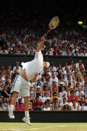 Dmitri Tursunov (Rußland) - Aufschlag Tennis Herren All England Championships 2005, Grand Slam, ATP Tour, Rasen, Rasenplatz, Rasentennis, Rasenturnier Einzelbild Wimbledon London Dynamik,