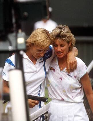 Chris Evert (re.) gratuliert Martina Navratilova (beide USA) -  Tennis Damen All England Championships 1987, Grand Slam, WTA Tour Gruppe Wimbledon Aufnahmedatum geschätzt London Harmonie