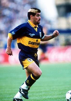 Diego Armando Maradona (Boca Juniors) am Ball -  Fußball Herren Primera Division 1995, Apertura, 1. Argentinische Liga, Boca Juniors Buenos Aires, Vdia Einzelbild Buenos Aires Dynamik,