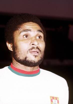 Eusebio (Portugal) - Nationalhymne -  Fußball Länderspiel Herren Weltmeisterschaftsqualifikation 1973, Qualifikation, Länderspiel, Nationalmannschaft, Nationalteam Porträt Coventry