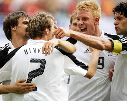 Torjubel Deutschland, v.re.: Michael Ballack, Mike Hanke, Andreas Hinkel und Sebastian Deisler Fußball Länderspiel Herren Confederations Cup 2005, Confederationscup, Konföderationen, Konföderationencup, Vdig Gruppe Leipzig Begeisterung, Freude,