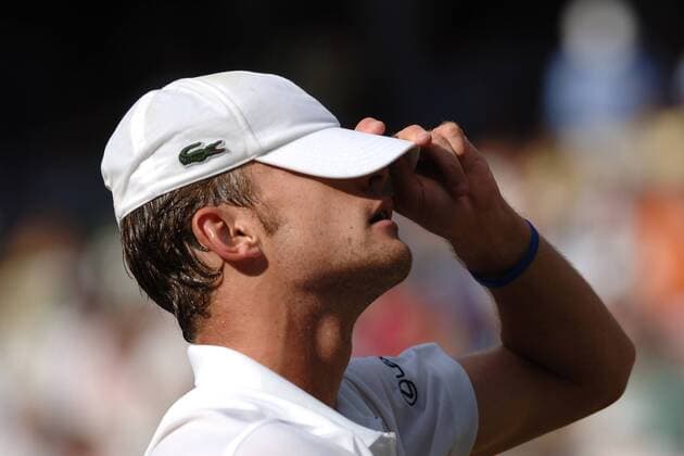 Andy Roddick (USA) zieht sich die Basecap ins Gesicht Tennis Herren All England Championships 2005, Grand Slam, ATP Tour, Viertelfinale Einzelbild Wimbledon London Enttäuschung,