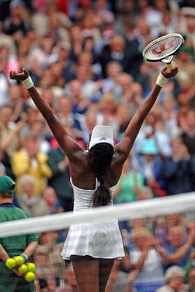 Venus Williams (USA) jubelt Tennis Damen All England Championships 2005, WTA Tour, Grand Slam, Rasen, Rasenplatz, Rasentennis, Rasenturnier Einzelbild Wimbledon London Freude, Begeisterung,