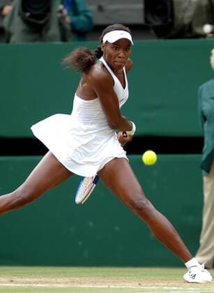 Venus Williams (USA) - beidhändige Rückhand Tennis Damen All England Championships 2005, WTA Tour, Grand Slam, Rasen, Rasenplatz, Rasentennis, Rasenturnier, Einzelbild Wimbledon London Dynamik,