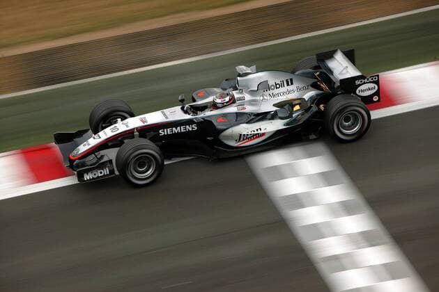 Juan Pablo Montoya (Kolumbien McLaren Mercedes) rast über die Ziellinie Motorsport Grand Prix Herren Großer Preis von Frankreich 2005, Formel 1 Weltmeisterschaft, F1, F, GP, WM, Einzelbild Magny Cours Dynamik,