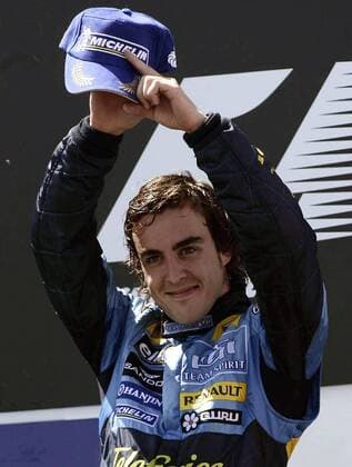 Fernando Alonso (Spanien Renault) - Siegesjubel Motorsport Grand Prix Herren Großer Preis von Frankreich 2005, Formel 1 Weltmeisterschaft, F1, F, GP, WM, Vdig Einzelbild Circuit de Nevers Magny Cours Freude,
