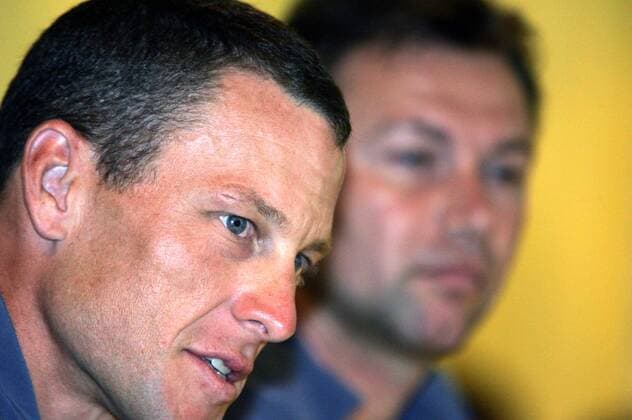 Lance Armstrong (USA) vor seinem sportlichen Leiter Johan Bruyneel (Belgien beide Discovery Channel) Radsport Herren Tour de France 2005, ProTour, Straßenradsport, Straße, Rad, Zeitfahren, Einzelzeitfahren, Porträt pan10005 Teamführung, Teamleitung  