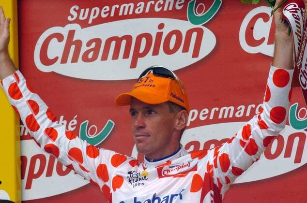 Erik Dekker (Niederlande Rabobank) während der Siegerehrung im gepunkteten Trikot für den Bergkönig -  Radsport Herren Tour de France 2005, ProTour, Straßenradsport, Straße, Rad, Vdig Einzelbild 3. Etappe: La Chataigneraie - Tours Freude,