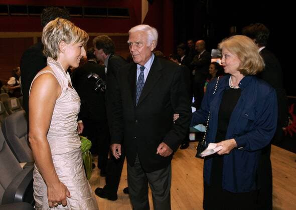Joachim Fuchsberger mit Ehefrau Gundula (re.) und Martina Ertl (alle Deutschland) anlässlich der Bayerischen Sportpreisverleihung Alpiner Skilauf Damen Bayerischer Sportpreis 2005, Bayrischer, Preisverleihung, Vdig, Gruppe München