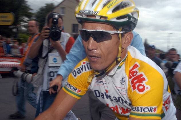 Etappensieger Robbie McEwen (Australien Davitamon Lotto) im Ziel -  Radsport Herren Tour de France 2005, ProTour, Straße, Rad, Straßenradsport, Vdig Einzelbild 5. Etappe: Chambord - Montargis