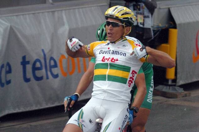 Etappensieger Robbie McEwen (Australien Davitamon Lotto) jubelt -  Radsport Herren Tour de France 2005, ProTour, Straße, Rad, Straßenradsport, Vdig Einzelbild 5. Etappe: Chambord - Montargis Freude,