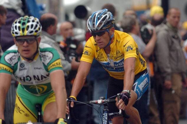 Lance Armstrong (USA Discovery Channel) im Ziel; li. Bert Grabsch (Deutschland Phonak) -  Radsport Herren Tour de France 2005, ProTour, Straße, Rad, Straßenradsport, Vdig Gruppe 5. Etappe: Chambord - Montargis