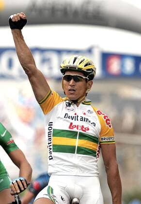 Robbie McEwen (Australien Davitamon Lotto) bejubelt den Etappensieg Radsport Herren Tour de France 2005, ProTour, Straßenradsport, Straße, Rad, Vdig Einzelbild 5. Etappe: Chambord - Montargis Freude,