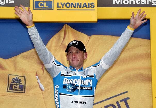 Lance Armstrong (USA Discovery Channel) während der Siegerehrung Radsport Herren Tour de France 2005, ProTour, Straßenradsport, Straße, Rad, Vdig Einzelbild 5. Etappe: Chambord - Montargis Freude,