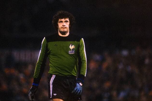 Torwart Dominique Dropsy (Frankreich) enttäuscht Fußball Länderspiel Herren Weltmeisterschaftsqualifikation 1981, Nationalmannschaft, Nationalteam, Nationaltrikot, Länderspiel Einzelbild Rotterdam Enttäuschung, Nachdenklichkeit,