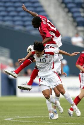 Jafet Soto (Costa Rica, 10) gegen Atiba Hutchinson (Kanada) - (Icon918007) Fußball Länderspiel Herren CONCACAF Gold Cup 2005, Goldcup, Nationalmannschaft, Nationalteam, Nationaltrikot, Länderspiel Gruppe Seattle Dynamik, Kampf, EDITORIAL USE ONLY