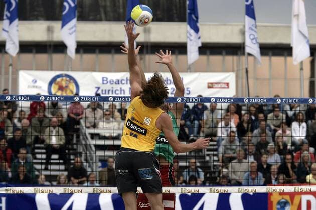 Spielszene am Netz beim Zürich Masters 2005 in Dresden Beachvolleyball Herren Zürich Masters 2005, Zurich, Zuerich, Beach Gruppe Dresden Dynamik,