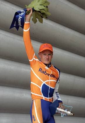 Michael Rasmussen (Dänemark Rabobank) gewinnt die 9. Etappe der Tour de France 2005 und lässt sich gebührend feiern Radsport Herren Tour de France 2005, ProTour, Straßenradsport, Straße, Rad Einzelbild 9. Etappe Gerardmer - Mulhouse Freude,