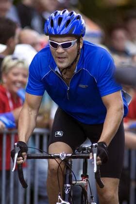 Darius Michalczewski (Polen) auf einem Rennrad Boxen Herren ARD Startour 2005, Boxsport, Profiboxen Einzelbild Karlsruhe