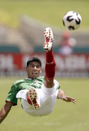 Carlos Salcido (Mexico) - Fallrückzieher - (Icon7932895) Fußball Länderspiel Herren CONCACAF Gold Cup 2005, Goldcup, Länderspiel, Nationalmannschaft, Nationalteam, Nationaltrikot, Einzelbild Los Angeles Dynamik, EDITORIAL USE ONLY