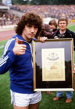 Kevin Keegan (HSV) mit der Auszeichnung Spieler des Jahres -  Fußball 1. BL Herren Saison 1978 1979, Hamburger SV Einzelbild Hamburg