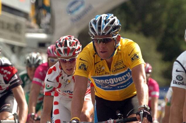 Lance Armstrong (USA Discovery Channel) vor Mickael Rasmussen (Dänemark Rabobank) -  Radsport Herren Tour de France 2005, ProTour, Straßenradsport, Straße, Rad, Bergetappe, Berg, Berge Gruppe 11. Etappe: Courchevel - Briancon