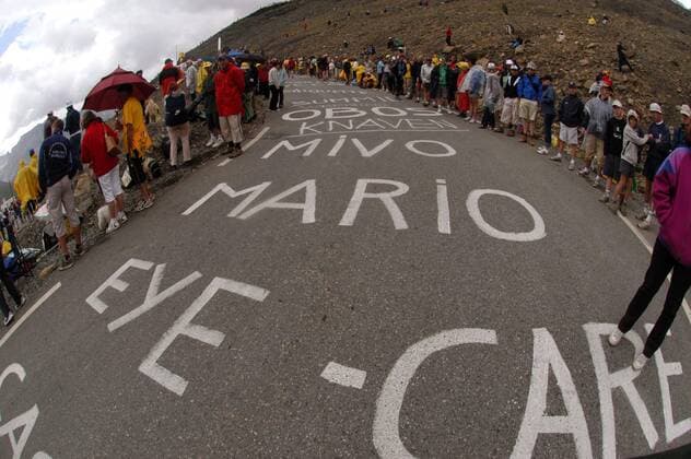 Der Weg zum Col du Galibier wird geprägt durch Aufschriften auf der Straße, Radsportfans und seine steilen Anstiege -  Radsport Herren Tour de France 2005, ProTour, Straßenradsport, Straße, Rad, Bergetappe, Berg, Berge Totale 11. Etappe: Courchevel - Briancon