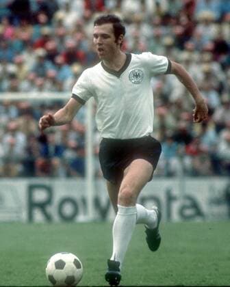 Franz Beckenbauer (BR Deutschland) am Ball Fußball WM Herren Weltmeisterschaft 1970, Nationalmannschaft, Nationalteam, Nationaltrikot, Länderspiel, Viertelfinale Gruppe Leon Dynamik,