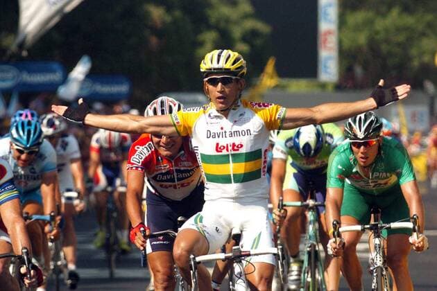 Robbie Mc Ewen (Australien Davitamon Lotto, Mitte) gewinnt die 13. Etappe der Tour de France 2005 -  Radsport Herren Tour de France 2005, ProTour, Straßenradsport, Straße, Rad Gruppe 13. Etappe: Miramas - Montpellier Begeisterung, Freude,