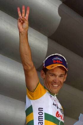 Robbie Mc Ewen (Australien Davitamon Lotto) zeigt seinen dritten Etappensieg bei der Tour de France 2005 an -  Radsport Herren Tour de France 2005, ProTour, Straßenradsport, Straße, Rad Einzelbild 13. Etappe: Miramas - Montpellier Begeisterung, Freude,