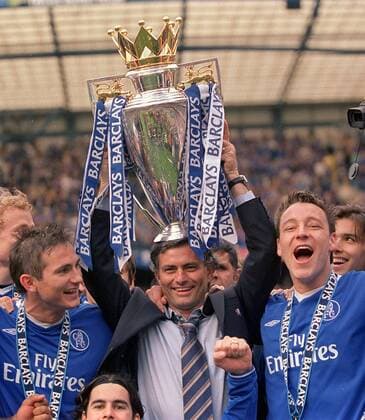 Englischer Meister Chelsea vorn v.li.: Frank Lampard, Trainer Jose Mourinho mit dem Pokal und John Terry -  Fußball Herren English Premier League 2004 2005, 1. Englische Liga, Chelsea FC London, Vneg Gruppe London Freude, Begeisterung,