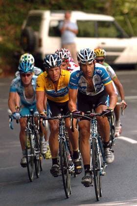 George Hincapie (re.) leistet Führungsarbeit für Lance Armstrong (beide USA Discovery Channel) -  Radsport Herren Tour de France 2005, ProTour, Straßenradsport, Straße, Rad Gruppe 16. Etappe: Mourenx - Pau