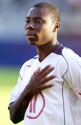 Freddy Adu (USA U20) während der Hymne Fußball WM Herren U 20 Junioren Weltmeisterschaft 2005, Länderspiel, Gruppe D Porträt Enschede