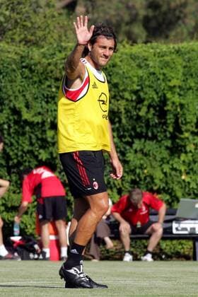 Neuzugang Christian Vieri (Milan) entschuldigt sich Fußball Herren Serie A 2005 2006, 1. Italienische Liga, Training, Vorbereitung, Saisonvorbereitung, AC Mailand Einzelbild Mailand