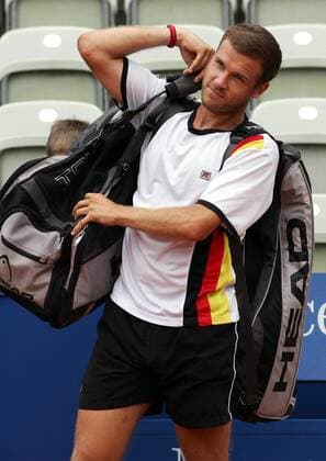 Alexander Waske (Deutschland) - gut gelaunter Abgang Tennis Herren Mercedes Cup 2005, Weißenhof, ATP Tour, Vdig Einzelbild Weissenhof Stuttgart