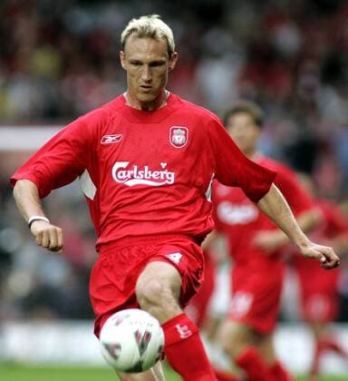 Sami Hyypiä (Liverpool) am Ball - EDITORIAL USE ONLY. No use with unauthorised audio, video, data, fixture lists, club league logos or live services. Online in-match use limited to 120 images, no video emulation. No use in betting, games or single club league player publications. Fußball EC 1 Herren Champions League Qualifikation 2005 2006, English Premier League, 1. Englische Liga, Liverpool FC Einzelbild Wrexham Dynamik,