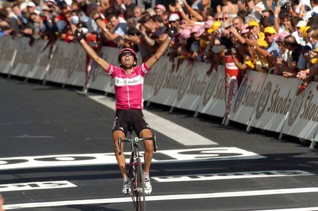 Etappensieger Giuseppe Guerini (Italien T Mobile) jubelt bei der Zieldurchfahrt -  Radsport Herren Tour de France 2005, ProTour, Straßenradsport, Straße, Rad Einzelbild 19. Etappe: Issoire - Le Puy en Velay Glück Freude,