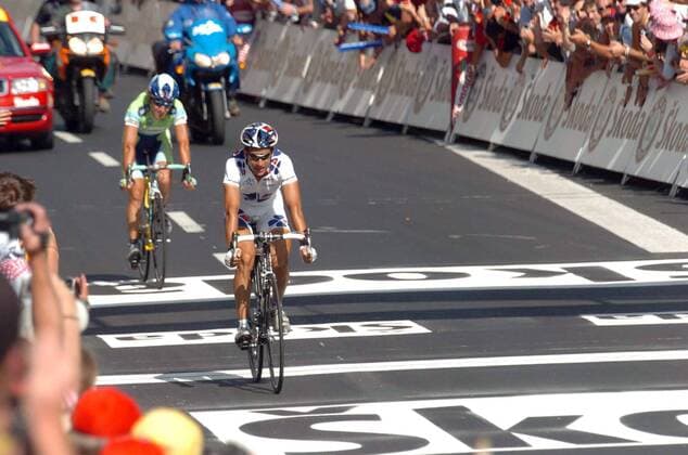 Sandy Casar (Frankreich FDJeux.com) erreicht das Ziel -  Radsport Herren Tour de France 2005, ProTour, Straßenradsport, Straße, Rad Gruppe 19. Etappe: Issoire - Le Puy en Velay