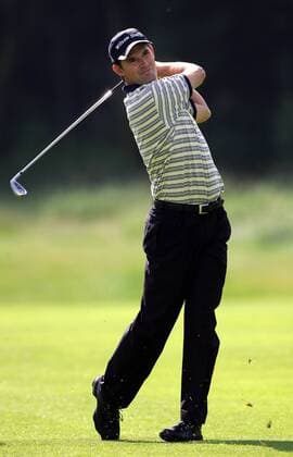 Padraig Harrington (Irland) schaut seinem Schlag hinterher Golf Herren Deutsche Bank Players Championship of Europe 2005, Open, Golfen Einzelbild Gut Kaden Hamburg