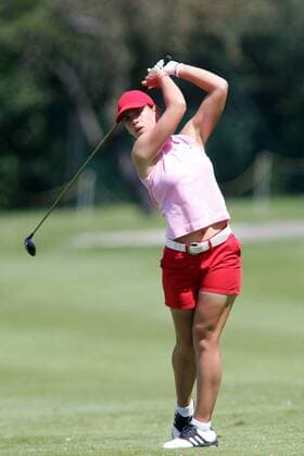 Karine Icher (Frankreich) schaut ihrem Schlag hinterher Golf Damen Evian Masters 2005, LPGA Tour, Frauengolf, Frauen, Golfen Einzelbild pan10229 Evian les Bains  