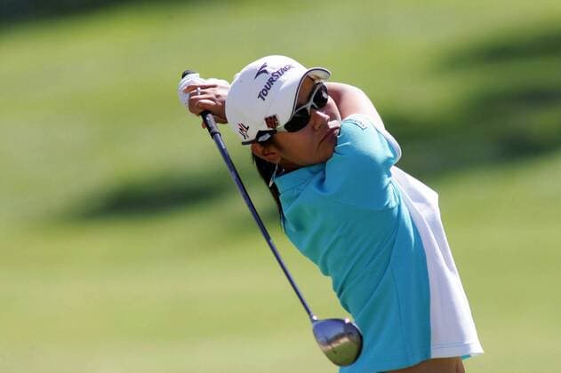Ai Miyazato (Japan) schaut ihrem Abschlag hinterher Golf Damen Evian Masters 2005, LPGA Tour, Frauengolf, Frauen, Golfen Einzelbild pan10229 Evian les Bains  