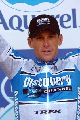 Der Gewinner der 20. Etappe Lance Armstrong (USA Discovery Channel) feiert während der Siegerehrung -  Radsport Herren Tour de France 2005, ProTour, Straßenradsport, Straße, Rad, Zeitfahren, Einzelzeitfahren Einzelbild 20. Etappe: Saint Etienne Freude,