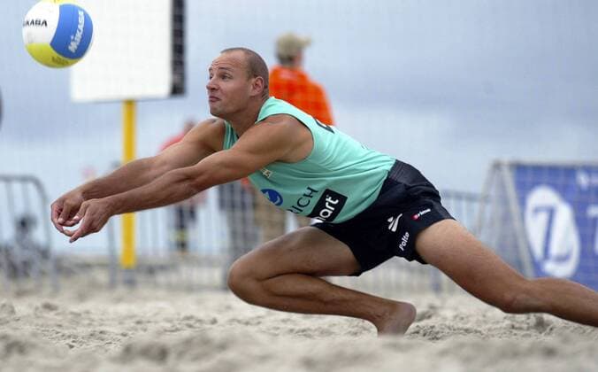 Marvin Polte (Deutschland) streckt sich nach dem Ball Beachvolleyball Herren Zürich Masters 2005, Zurich, Zuerich, Beach Einzelbild St. Peter Ording Dynamik,
