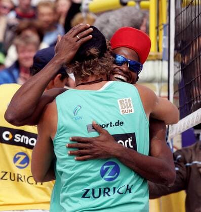 Gil Ferrer Cutino (Kuba, re.) und Thomas Kröger (Deutschland) - Schlußjubel Beachvolleyball Herren Zürich Masters 2005, Zuerich, Zurich, Beach Gruppe St. Peter Ording Freude,